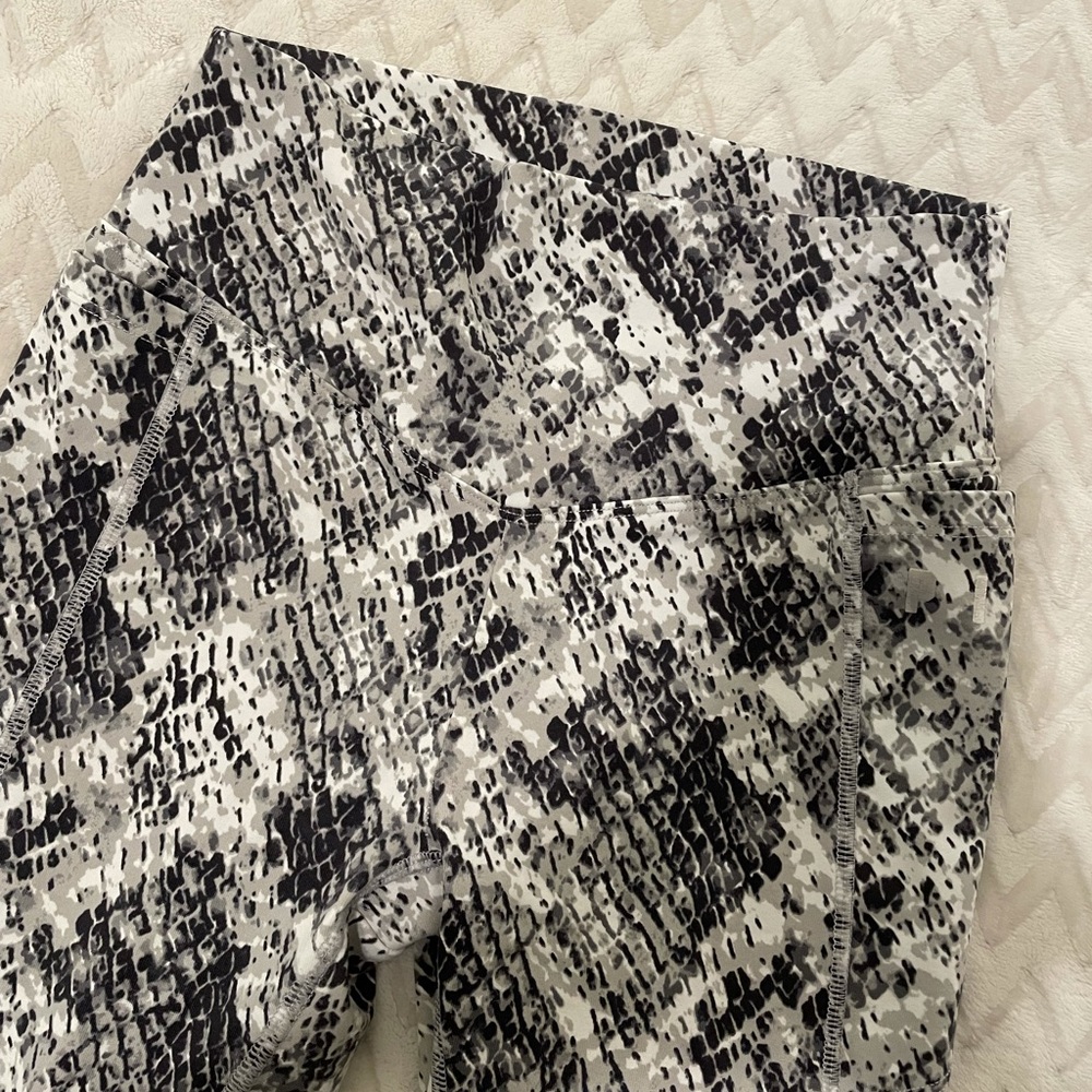 VS PINK snake print leggings - XS - worn once!